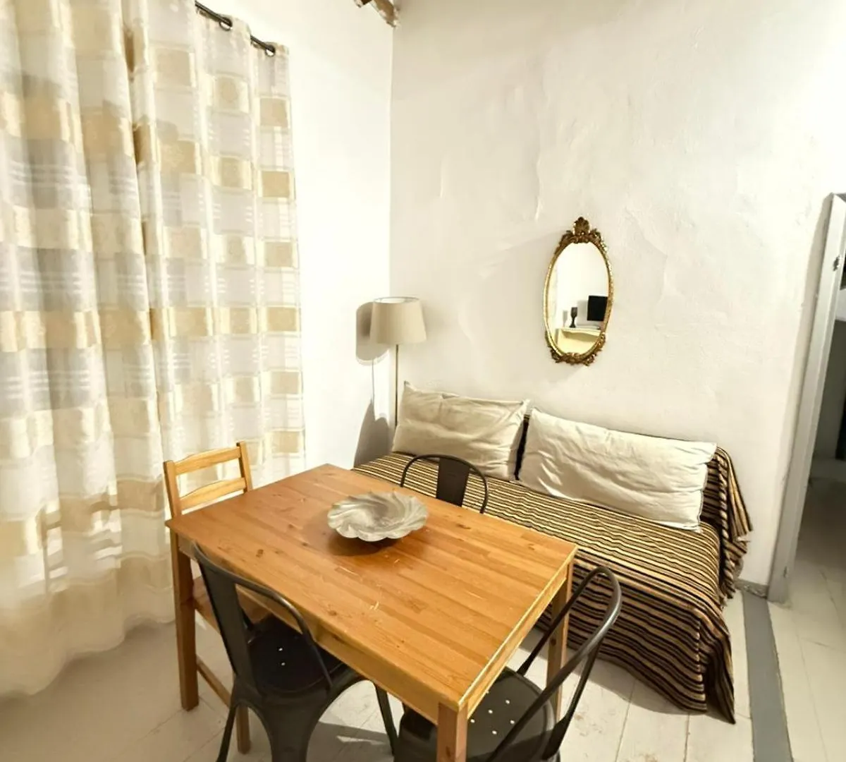 Three Bedroom Apartment In City Center Florence Italy