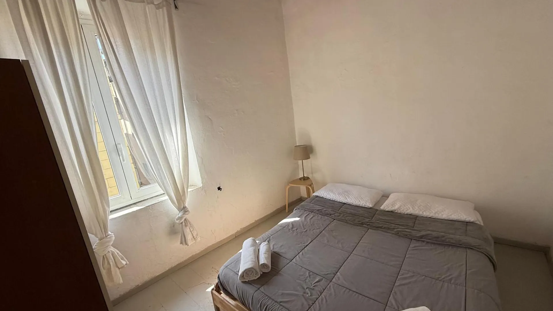 Three Bedroom Apartment In City Center Florence