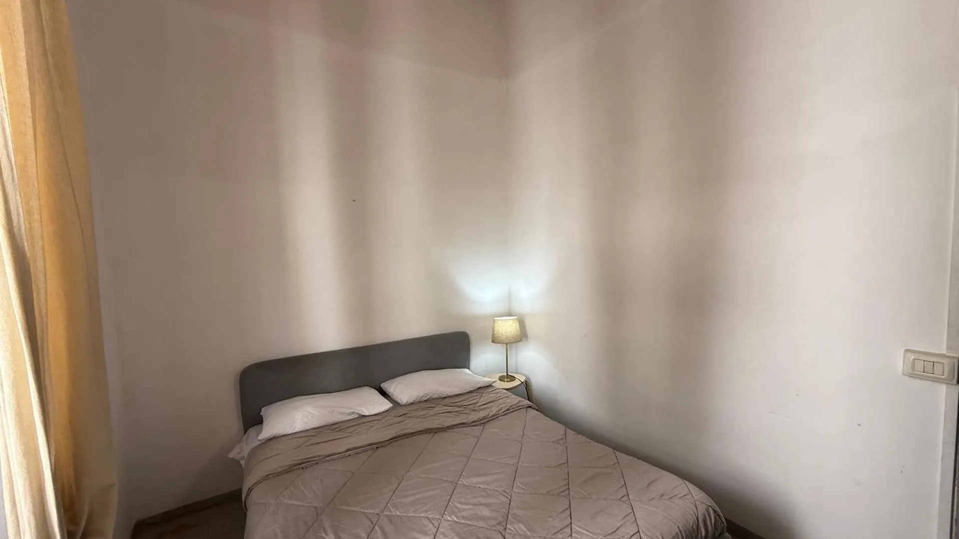 Three Bedroom Apartment In City Center Florence Italy