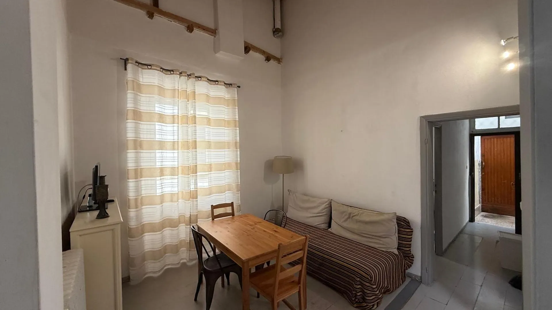 Three Bedroom Apartment In City Center Florence Italy